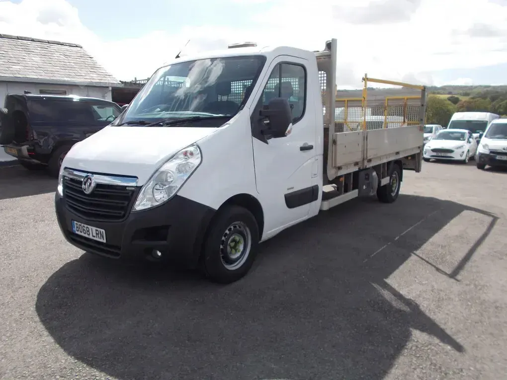 Used Vauxhall Movano 130 HP (95 kW) 2018 White MPV