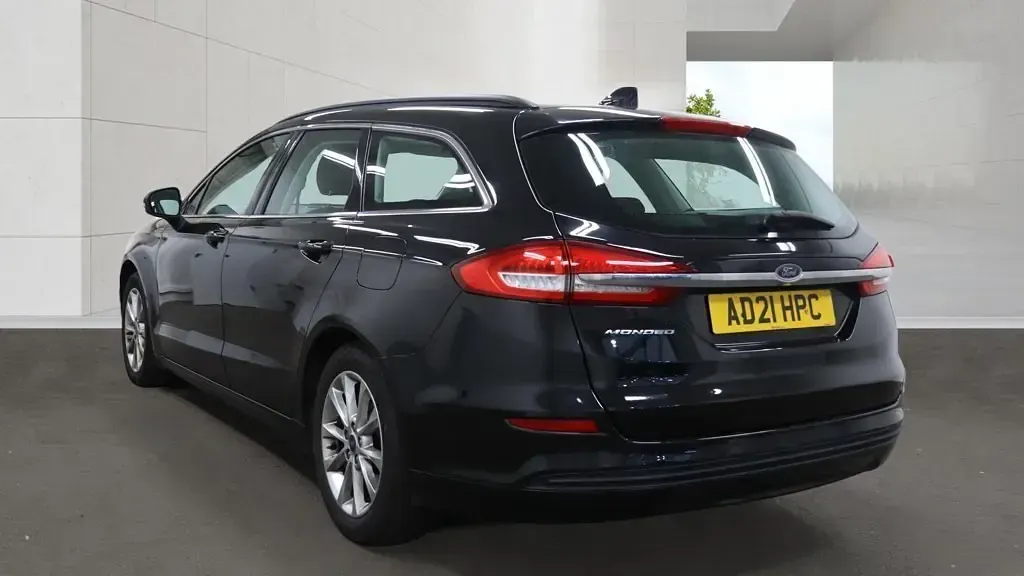 Używany Ford Mondeo Zetec 180 KM (132 kW) 2021 Czarny Kombi