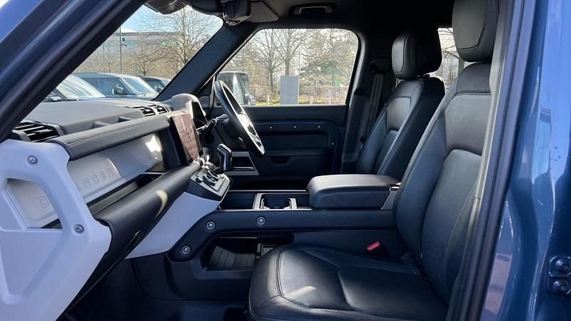 Used Land Rover Defender HSE Dynamic 404 HP (297 kW) 2023 Blue Estate