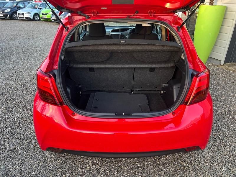 Used Toyota Yaris Sport 99 HP (72 kW) 2015 Red Hatchback