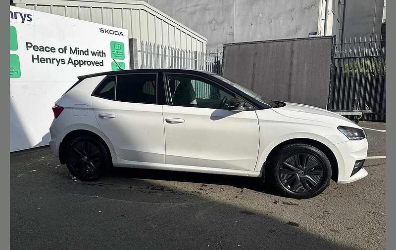 Used Skoda Fabia Colour Edition 79 HP (58 kW) 2023 Candy white body / black magic pearl effect roof Hatchback
