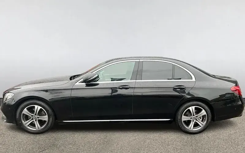 Käytetty Mercedes E200 SE 184 HP (135 kW) 2019 Musta Sedan