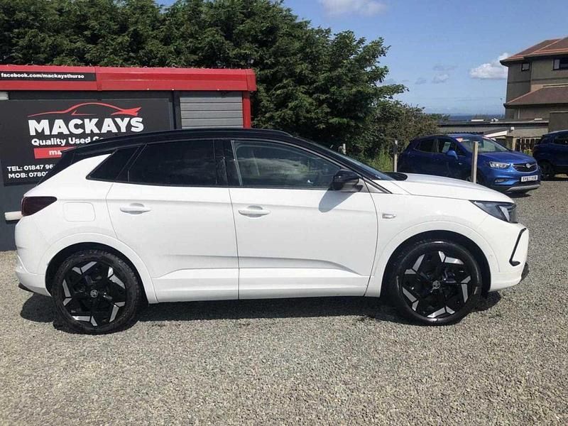 White Used 2023 Vauxhall Grandland X GSe SUV | £21,495 (Expensive) - Image 1/4