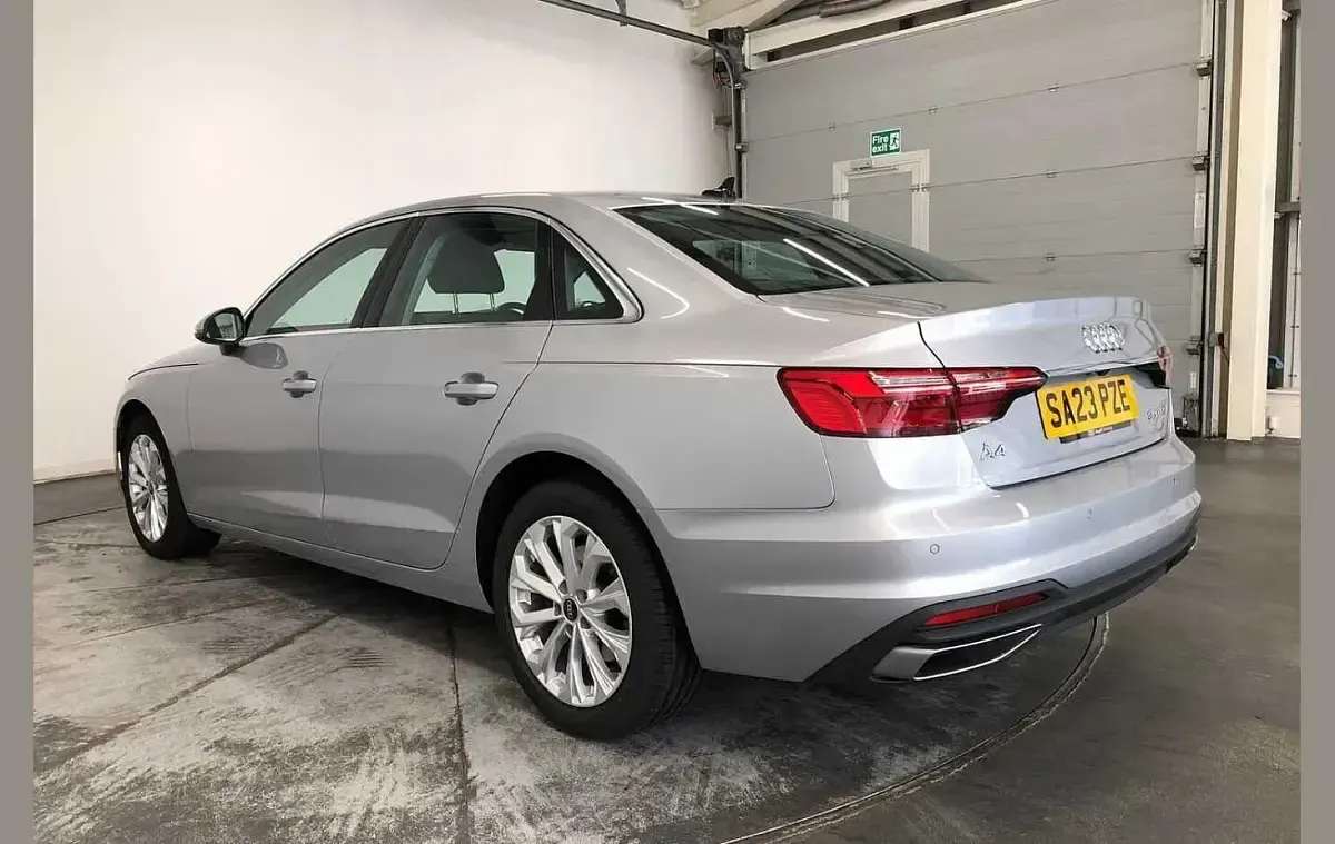 Used Audi A4 Comfort 150 HP (110 kW) 2023 Silver Sedan