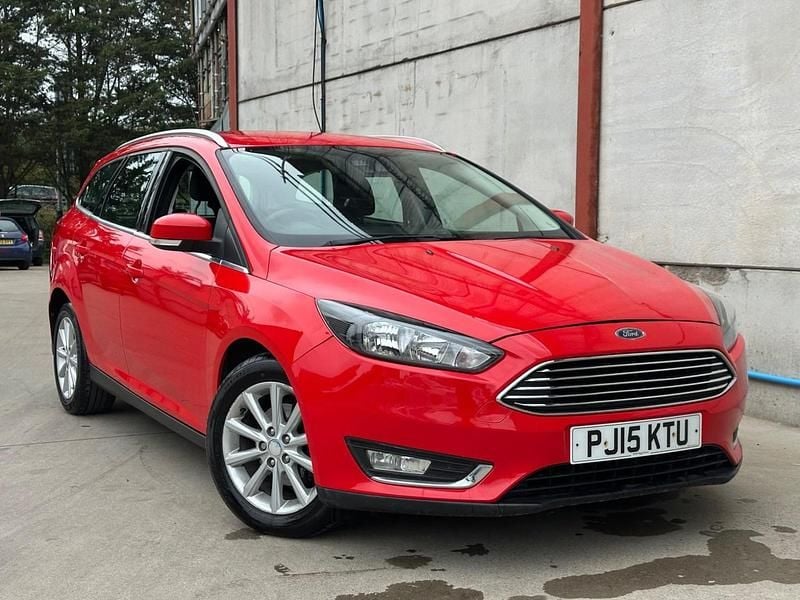Red Used 2015 Ford Focus Titanium Estate | £4,495 (Fair price) - Image 1/4