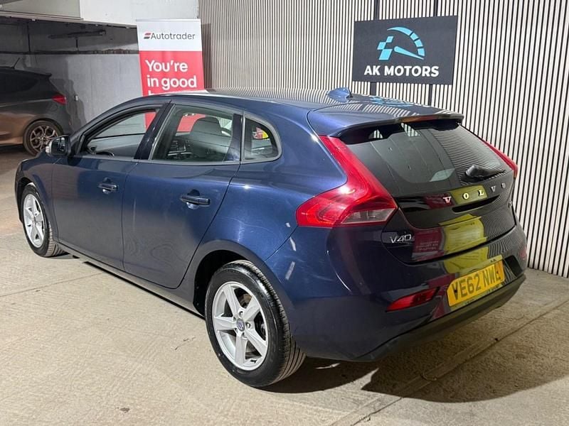 Usado Volvo V40 115 HP (84 kW) 2013 Azul Citadino