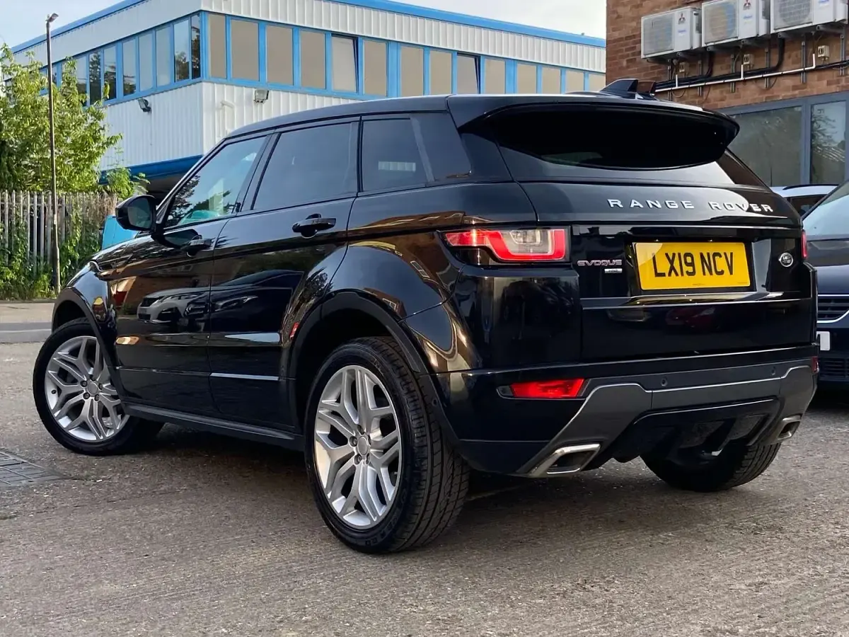 Used Land Rover Range Rover evoque HSE Dynamic 180 HP (132 kW) 2019 Black SUV