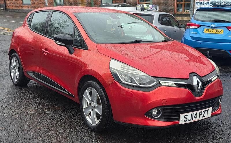 Red Used 2014 Renault Clio IV Dynamique Hatchback | £4,295 (Fair price) - Image 1/4