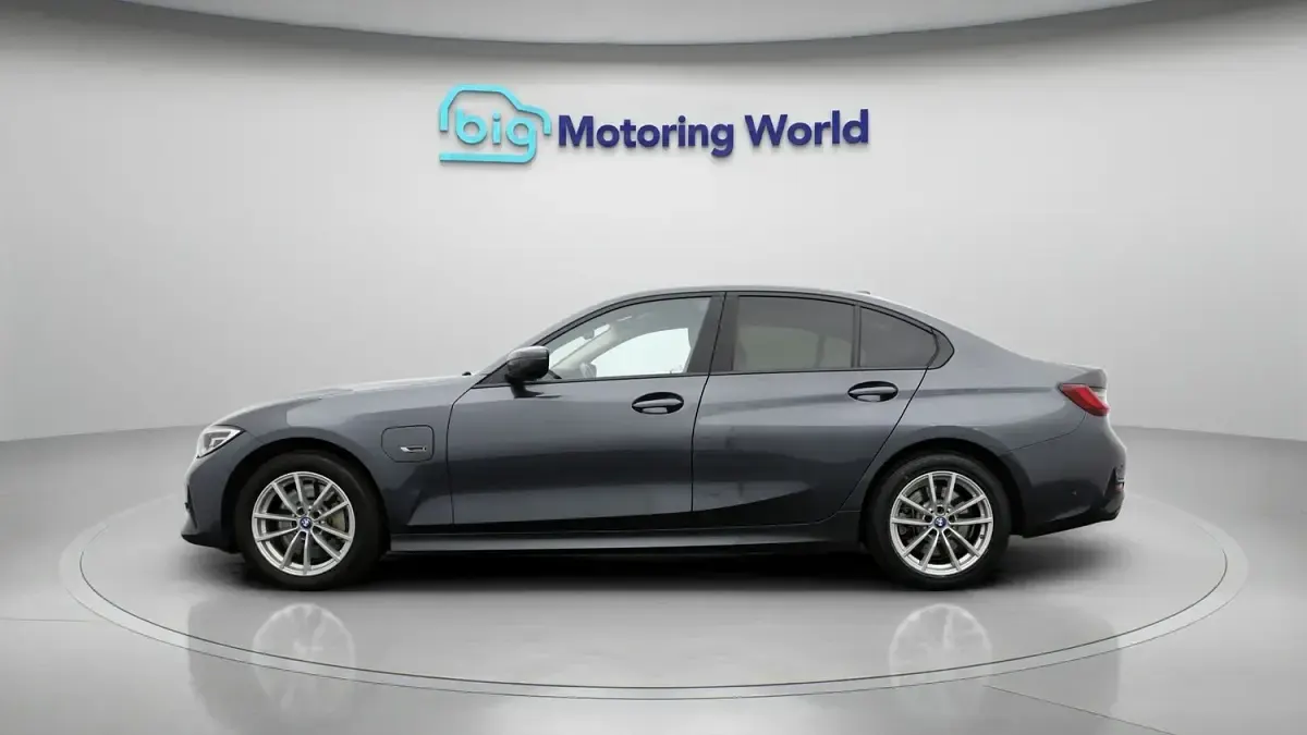 Used BMW 330e 292 HP (214 kW) 2022 Grey Sedan