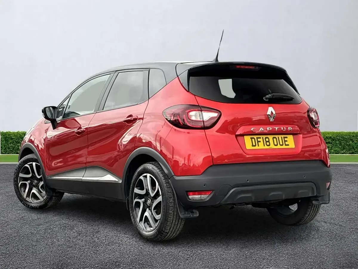Used Renault Captur Iconic 90 HP (66 kW) 2018 Red SUV