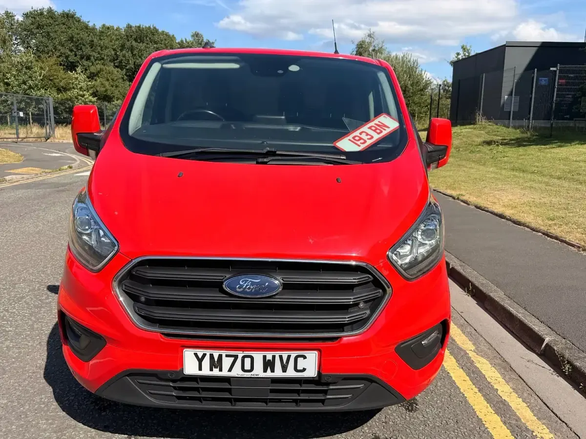 Used Ford Transit Custom Limited 130 HP (95 kW) 2021 Red Van