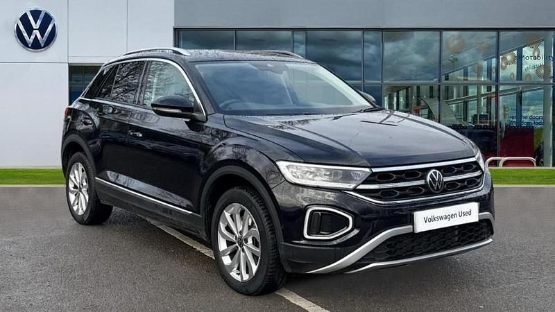 Deep black pearl Used 2022 VW T-Roc Style SUV | £21,928 (Fair price) - Image 1/4