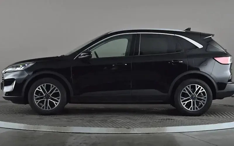 Usado Ford Kuga Titanium 150 HP (110 kW) 2023 SUV