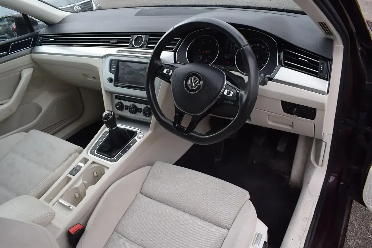 Used VW Passat SE 2016 Red Sedan