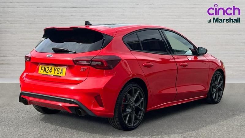 Used Ford Focus ST 280 HP (205 kW) 2024 Red Hatchback