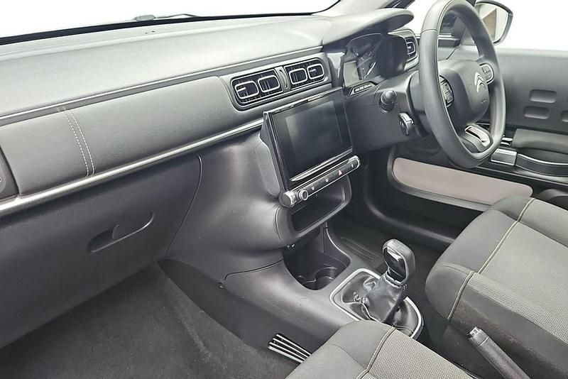 Używany Citroën C3 PureTech 83 KM (61 kW) 2023 Biały Hatchback