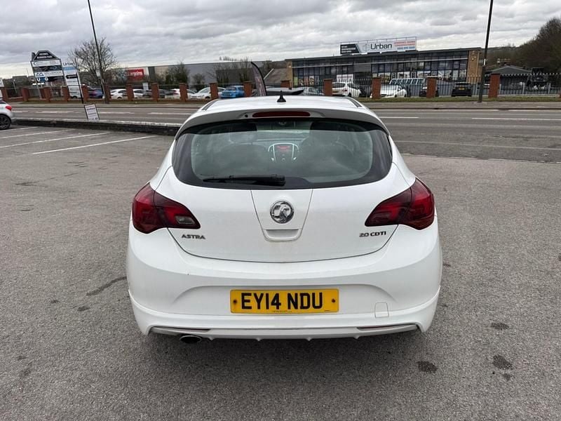 Used Vauxhall Astra SRi 165 HP (121 kW) 2014 White Hatchback