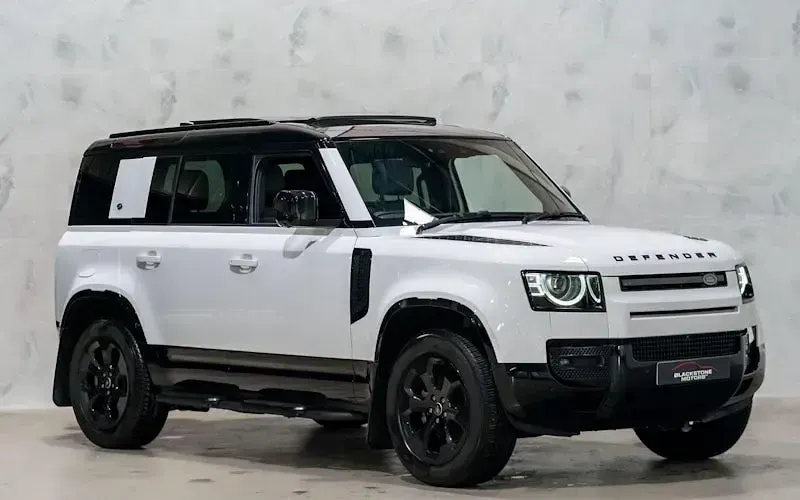 Used Land Rover Defender HSE Dynamic 300 HP (220 kW) 2024 SUV