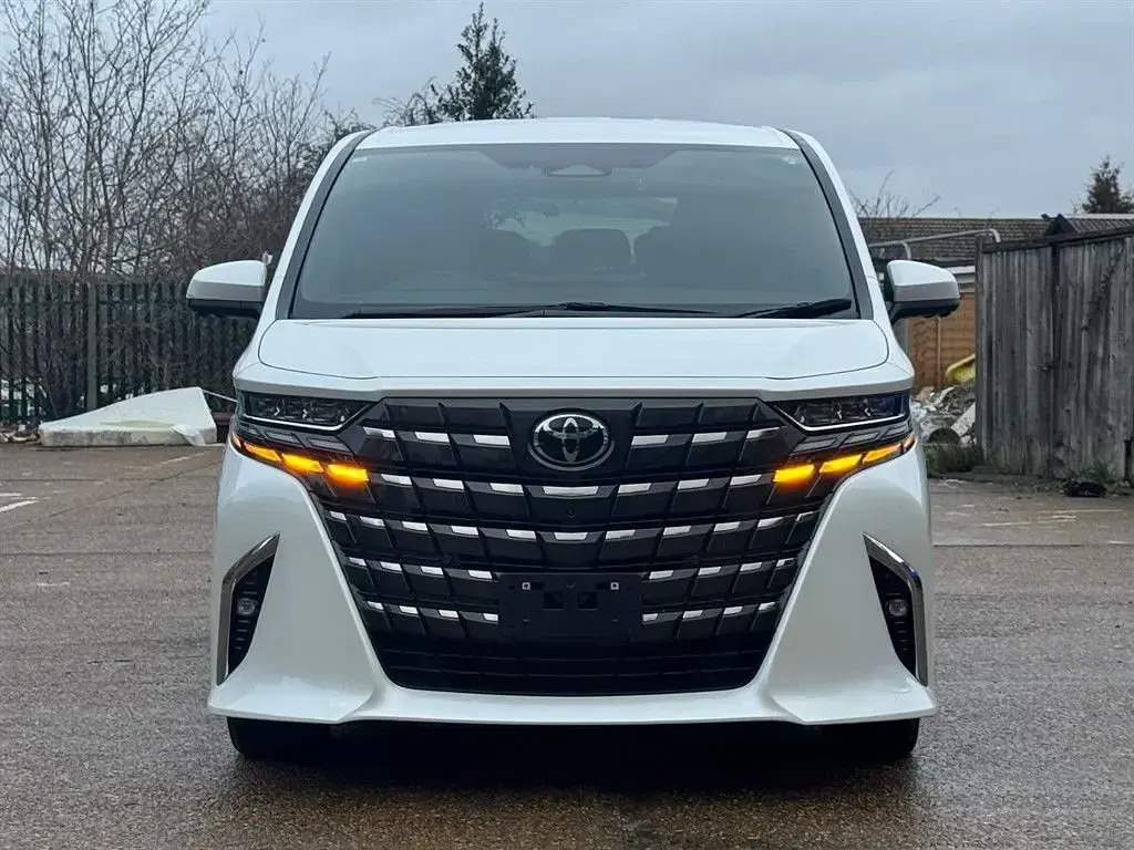 Used Toyota Alphard 190 HP (139 kW) 2024 White MPV