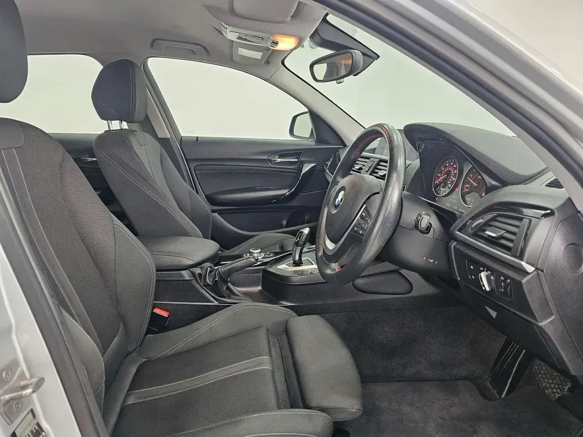 Used BMW 118 Sport Line 150 HP (110 kW) 2015 Silver Hatchback