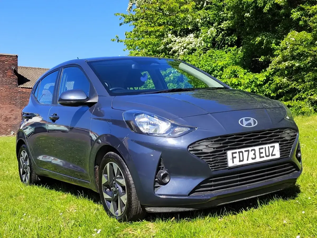 Usado Hyundai i10 Advanced 66 HP (48 kW) 2024 Cinzento Citadino
