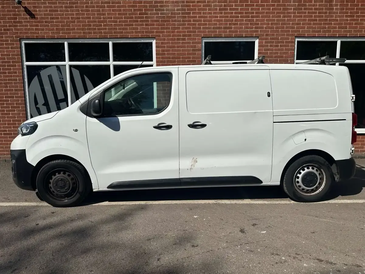 Begagnad Peugeot Expert S 100 HK (73 kW) 2020 Vit Van