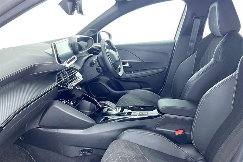 Used Peugeot e-208 Premium 100 kW (136 HP) 2021 Faro yellow Hatchback