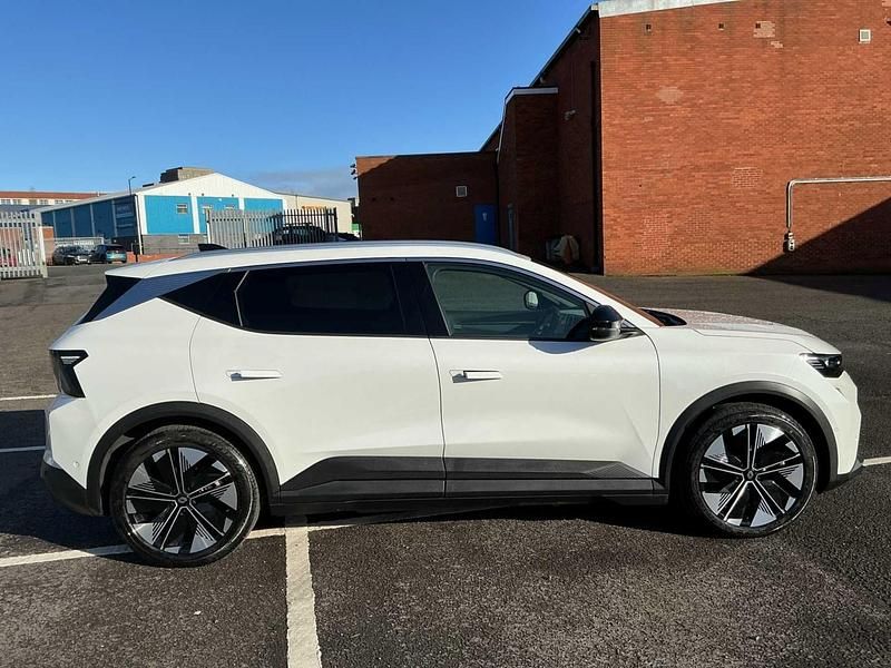 Begagnad Renault Scenic E-Tech Techno 160 kW (218 HK) 2024 Vit SUV