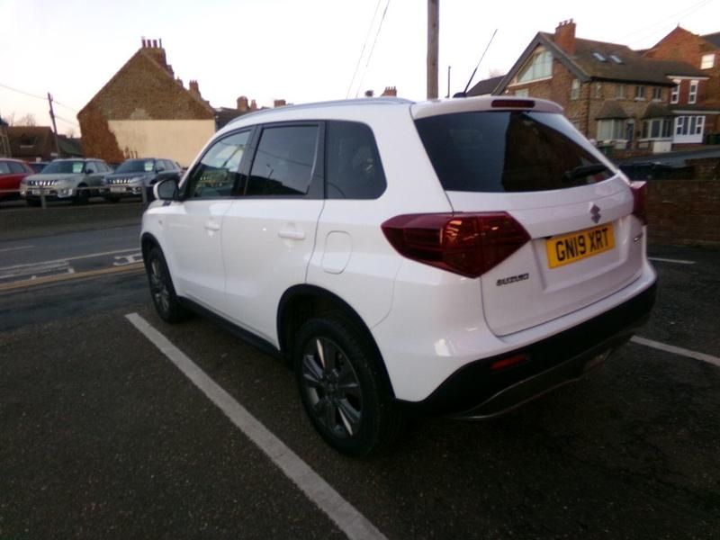 Second-hand Suzuki Vitara SZ-T 2019 Alb Hatchback