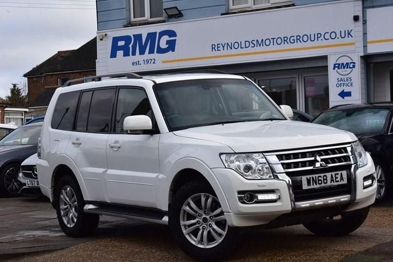 Used Mitsubishi Shogun 190 HP (139 kW) 2017 White SUV