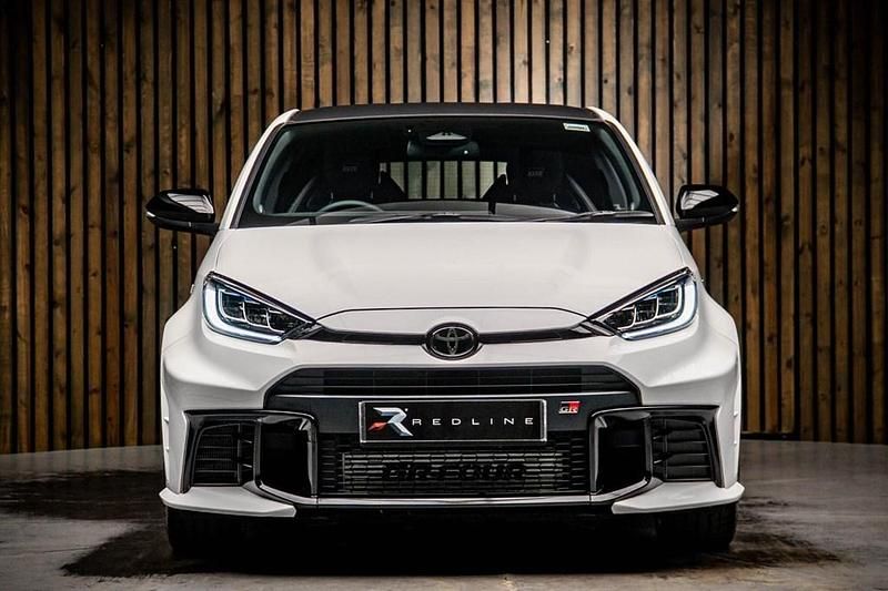 Used Toyota Yaris 280 HP (205 kW) 2024 White Hatchback