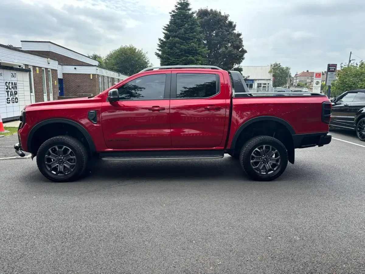 Used Ford Ranger Wildtrack 237 HP (174 kW) 2023 Red Pickup