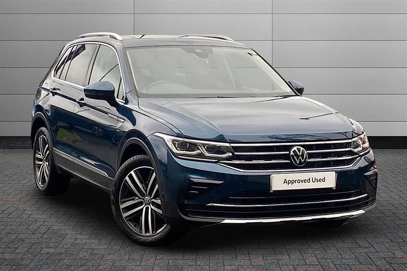 Nightshade blue Used 2023 VW Tiguan Elegance SUV | £22,995 (Super price) - Image 1/3