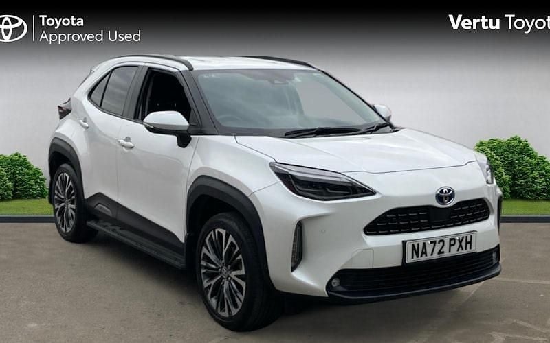 Used 2025 Toyota Yaris Hybrid Estate | £23,129 (Fair price) - Image 1/4