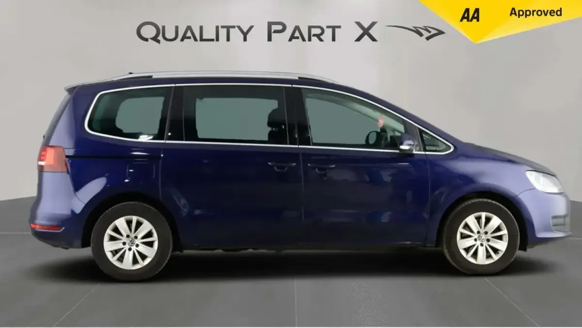 Usado VW Sharan SE 150 HP (110 kW) 2021 Azul Monovolume