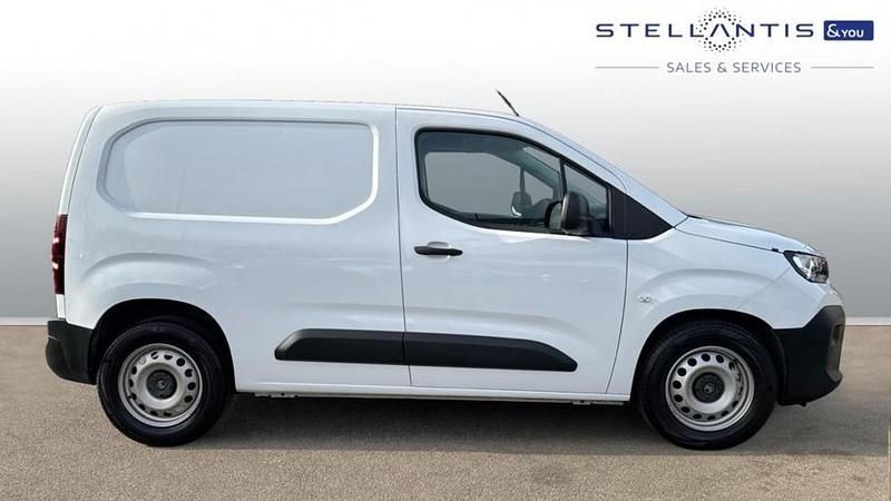 White Used 2024 Citroën e-Berlingo MPV | £19,295 - Image 1/4
