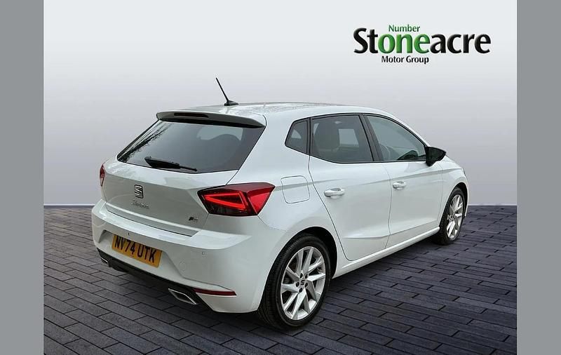 Begagnad Seat Ibiza FR 113 HK (83 kW) 2025 Vit Halvkombi