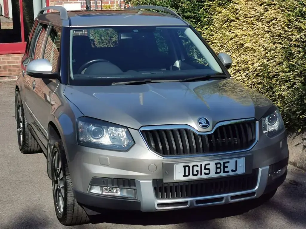 Used Skoda Yeti LAURIN & KLEMENT 140 HP (102 kW) 2015 Beige SUV