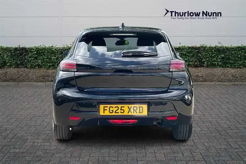 Second-hand Peugeot 208 Allure 100 CP (73 kW) 2025 Negru Hatchback
