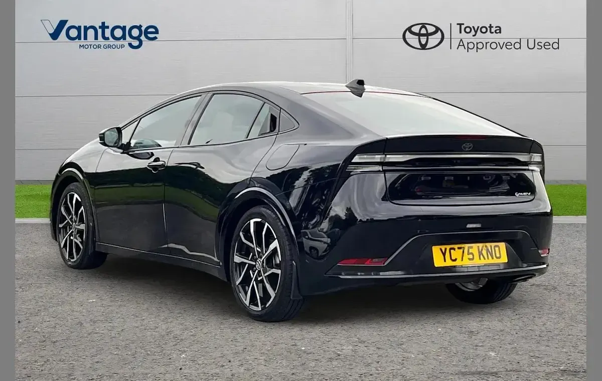 Used Toyota Prius 220 HP (161 kW) 2025 Black Hatchback