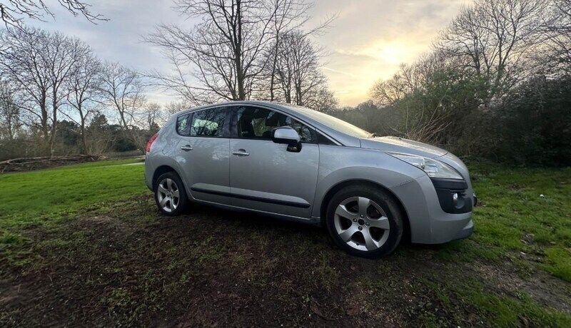 Silver Used 2010 Peugeot 3008 Sport Hatchback | £1,495 (Fair price) - Image 1/4