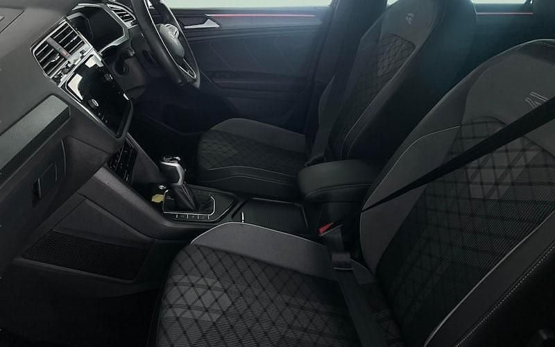 Used VW Tiguan R-line 150 HP (110 kW) 2023 Black SUV