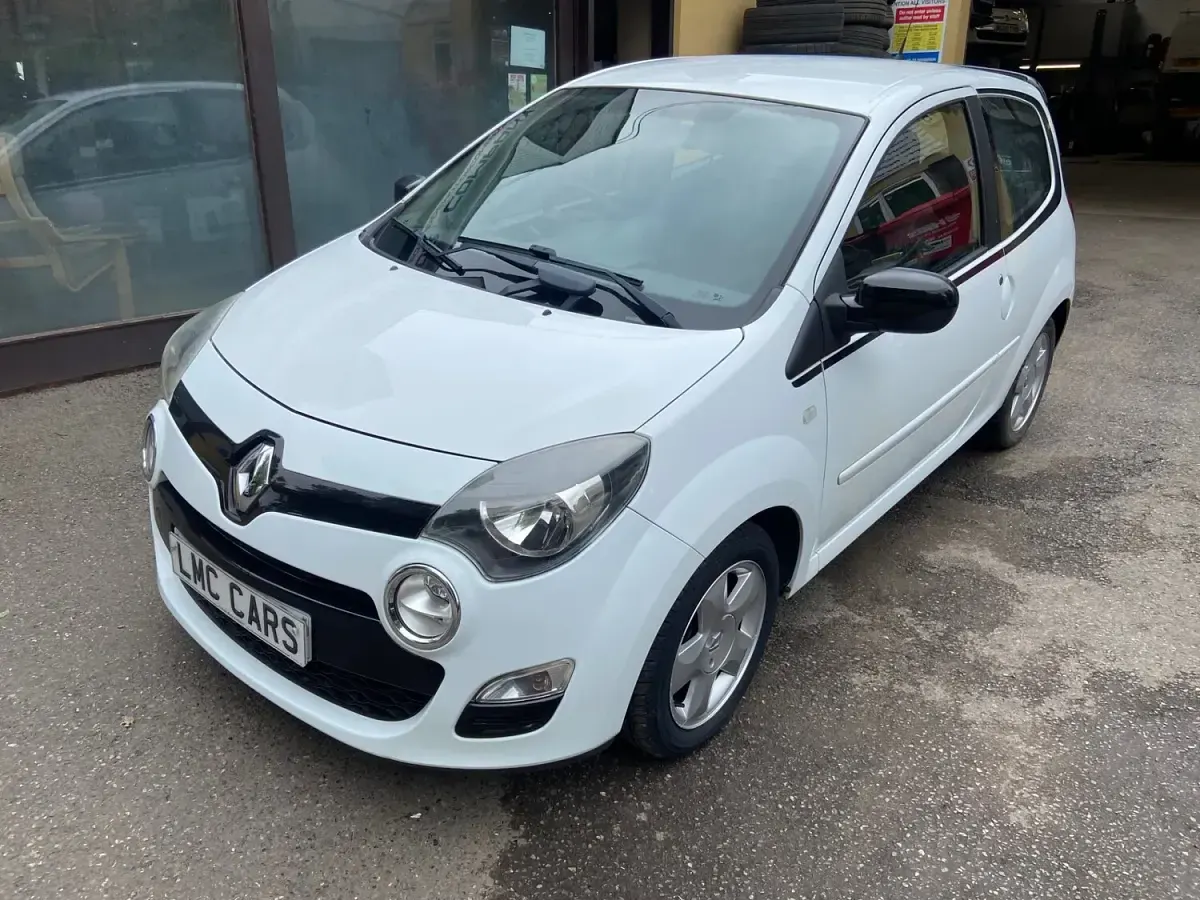Used Renault Twingo Dynamique 75 HP (55 kW) 2012 White Hatchback