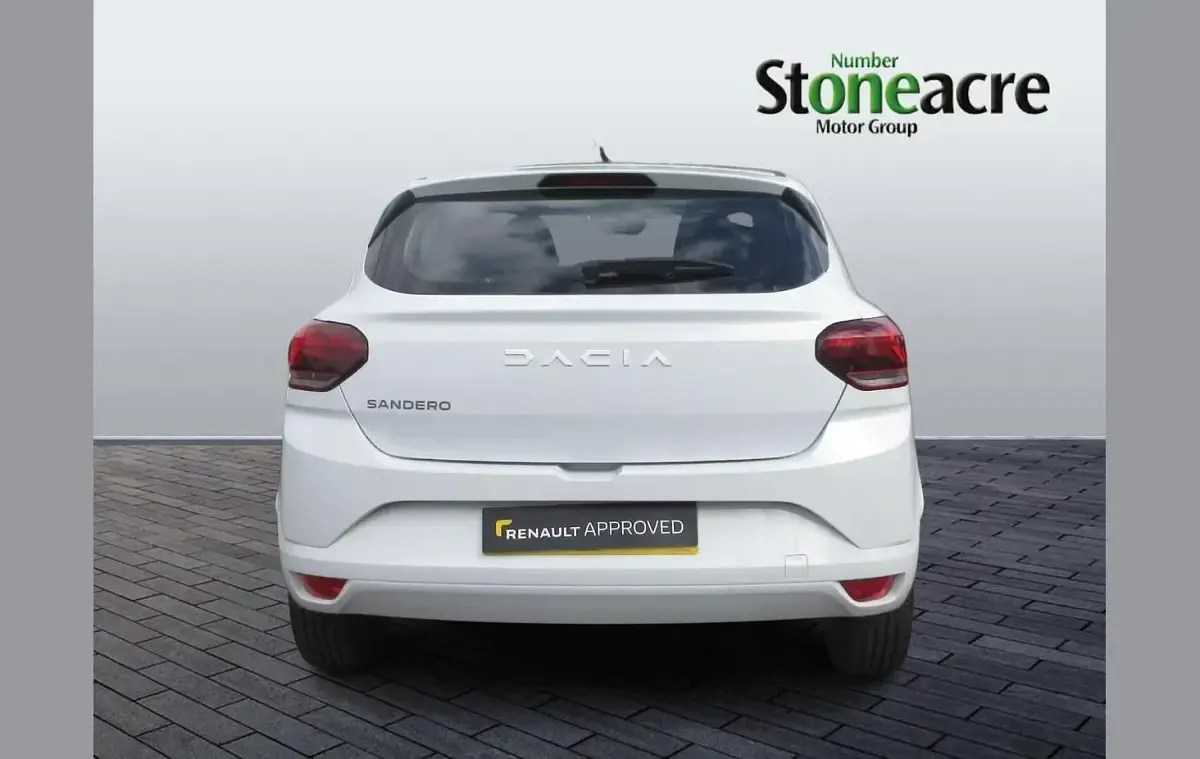 Used Dacia Sandero Essentiel 91 HP (66 kW) 2023 White Hatchback