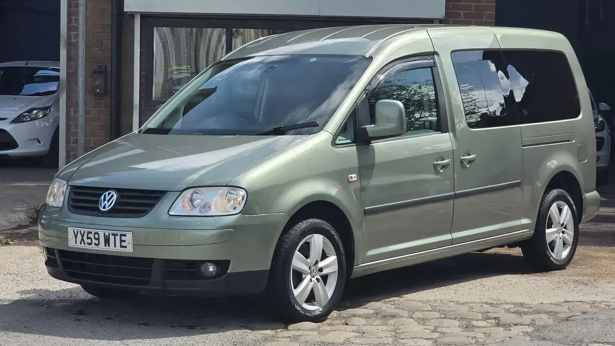 Used VW Caddy Maxi Life 105 HP (77 kW) 2009 Green MPV