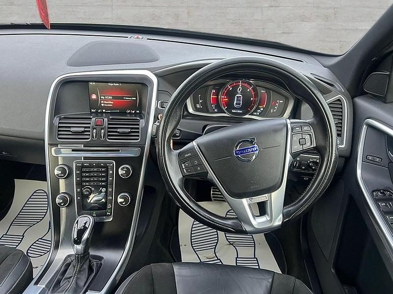 Used Volvo XC60 R-Design 220 HP (161 kW) 2015 Grey SUV