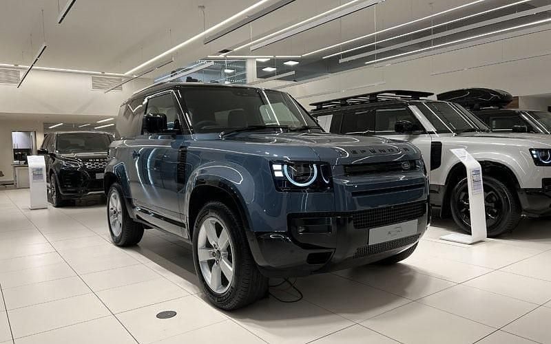 New 2025 Land Rover Defender SE Dynamic Estate | £65,850 (Super price) - Image 1/4