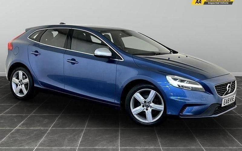 Blue Used 2018 Volvo V40 R-Design Estate | £7,295 (Good price) - Image 1/2