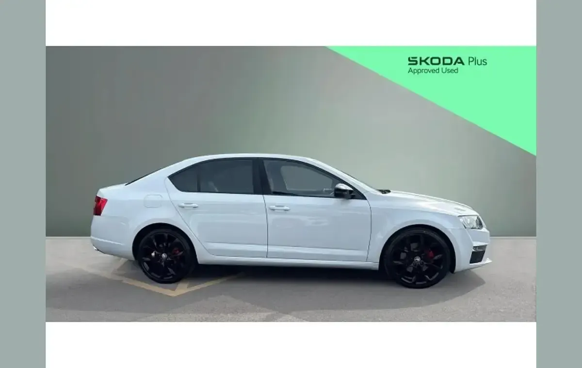 Używany Skoda Octavia vRS 184 KM (135 kW) 2017 Biały Hatchback