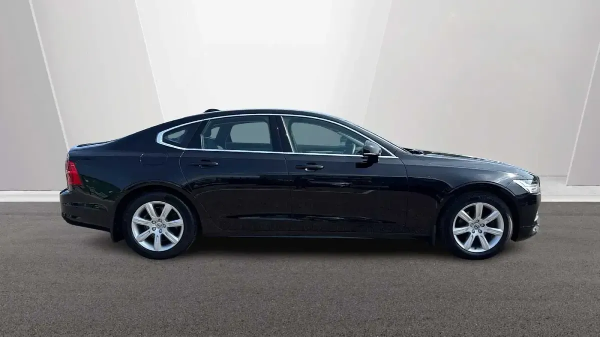 Used Volvo S90 Momentum 188 HP (138 kW) 2019 Black Sedan